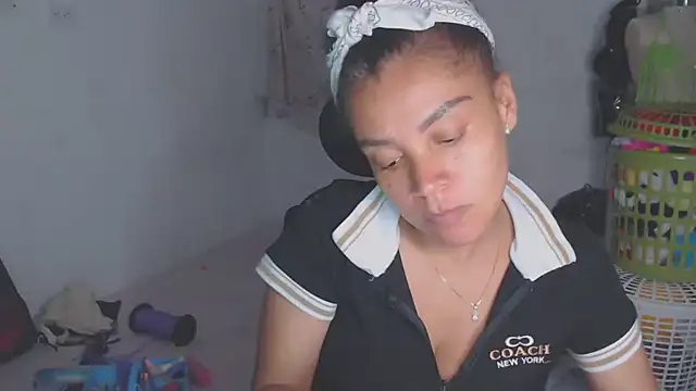 Snapshot of shayna_cute chatting on 05-17-26, 03:48 shayna cute online show from 05-17-26, 03:48