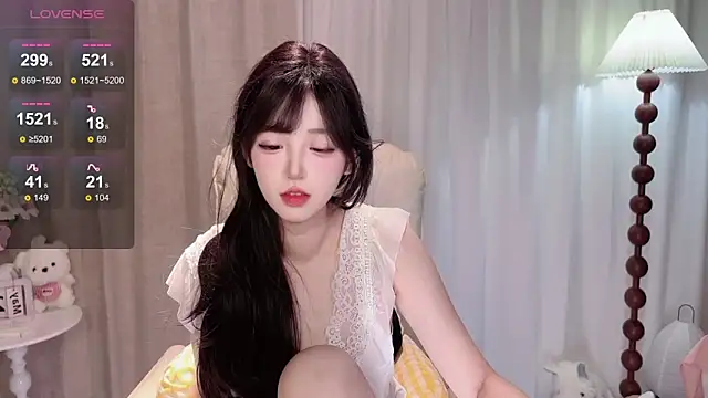 Yaiyigirl online show from 05-30-26, 04:04