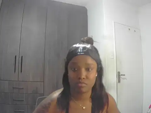 Cherry-OnTop online show from 11-02-25, 10:28