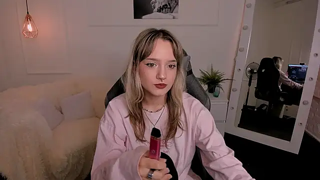 ElsiHill online show from 11-02-25, 01:35