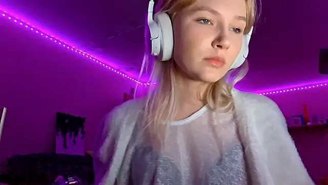 Snapshot of KarinRobertson chatting on 11-12-25, 05:24 KarinRobertson online show from 11-12-25, 05:24