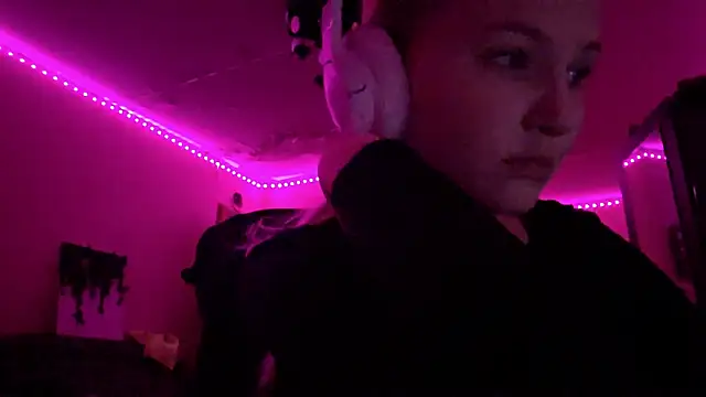 Snapshot of KarinRobertson chatting on 11-16-25, 08:14 KarinRobertson online show from 11-16-25, 08:14