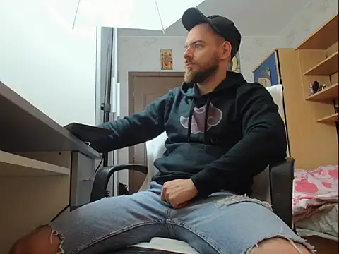 Snapshot of Ryanstone_ chatting on 11-17-25, 04:51 Ryanstone online show from 11-17-25, 04:51