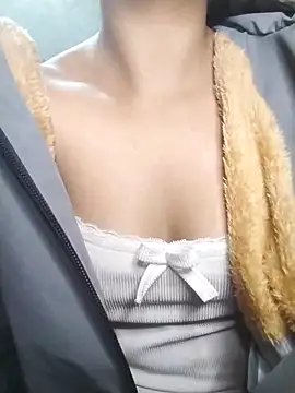 Snapshot of Ye_n chatting on 11-18-25, 05:12 Ye n online show from 11-18-25, 05:12