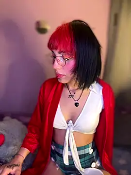 Snapshot of He_cate chatting on 11-18-25, 01:33 He cate online show from 11-18-25, 01:33