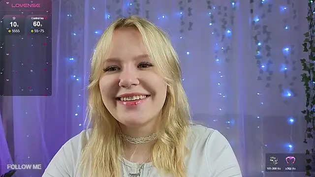 Snapshot of Mila_wxw chatting on 11-08-25, 01:22 Mila wxw online show from 11-08-25, 01:22