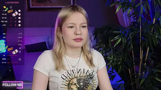 Snapshot of Mila_wxw chatting on 11-22-25, 12:15 Mila wxw online show from 11-22-25, 12:15