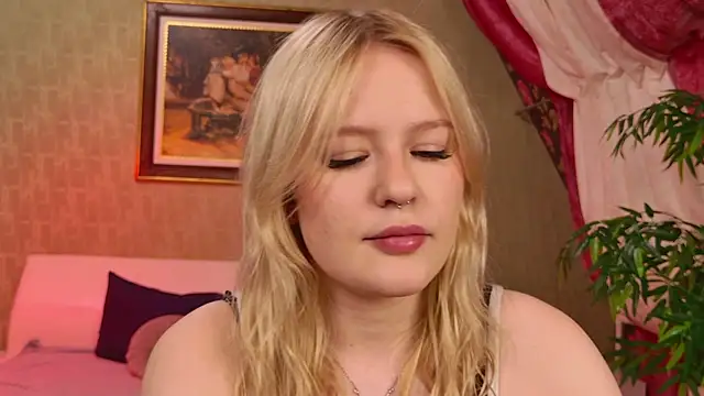 Snapshot of Mila_wxw chatting on 11-28-25, 12:19 Mila wxw online show from 11-28-25, 12:19