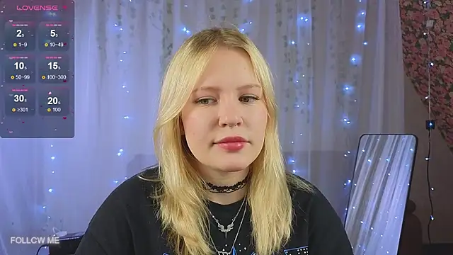 Snapshot of Mila_wxw chatting on 12-18-25, 01:50 Mila wxw online show from 12-18-25, 01:50