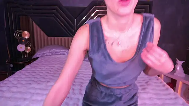 ZafiraMoonn online show from 12-22-25, 06:43