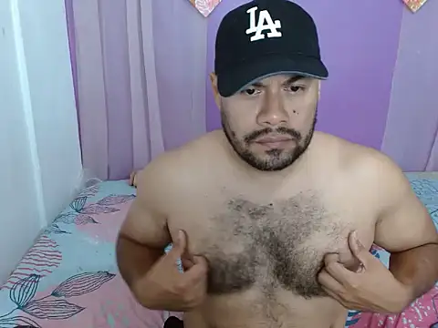 Snapshot of Ramses_36 chatting on 11-14-25, 01:15 Ramses 36 online show from 11-14-25, 01:15