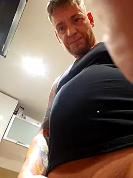 Snapshot of tom_tom83 chatting on 02-11-26, 10:48 tom tom83 online show from 02-11-26, 10:48