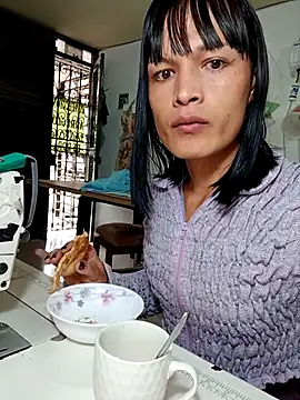 Snapshot of PaulinaLondra2 chatting on 11-26-25, 12:28 PaulinaLondra2 online show from 11-26-25, 12:28