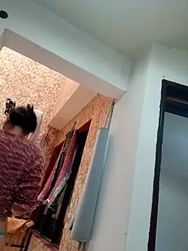 Snapshot of PaulinaLondra2 chatting on 12-05-25, 12:03 PaulinaLondra2 online show from 12-05-25, 12:03