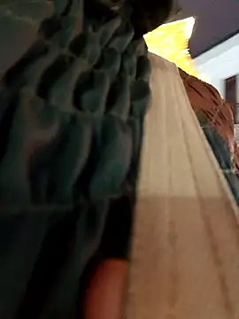 Snapshot of PaulinaLondra2 chatting on 12-17-25, 11:22 PaulinaLondra2 online show from 12-17-25, 11:22