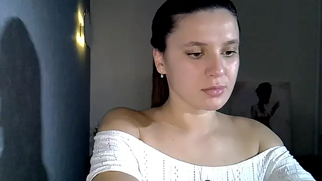 Snapshot of KiraHoney chatting on 11-14-25, 08:29 KiraHoney online show from 11-14-25, 08:29