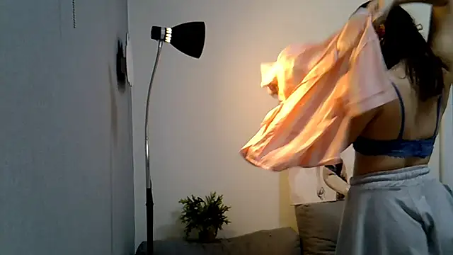 Snapshot of KiraHoney chatting on 11-27-25, 09:50 KiraHoney online show from 11-27-25, 09:50