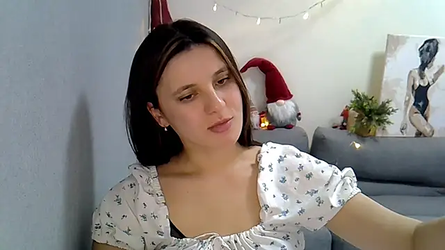 Snapshot of KiraHoney chatting on 12-19-25, 01:51 KiraHoney online show from 12-19-25, 01:51