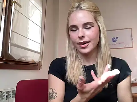 Snapshot of skychloe chatting on 11-04-25, 02:05 skychloe online show from 11-04-25, 02:05