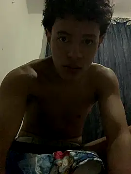 Snapshot of santicastroles chatting on 11-08-25, 03:29 santicastroles online show from 11-08-25, 03:29