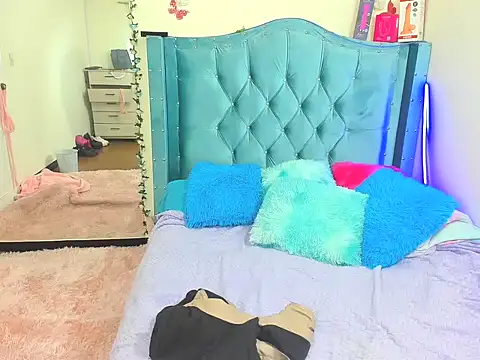 Aurora sky9 online show from 12-16-25, 01:32