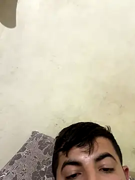 Snapshot of Muvvt chatting on 11-08-25, 05:12 Muvvt online show from 11-08-25, 05:12