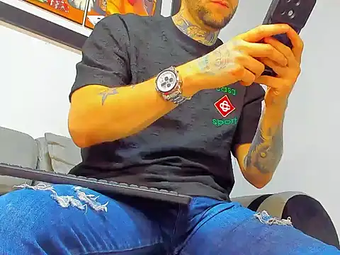 Snapshot of Supreme_Alpha chatting on 11-06-25, 12:33 Supreme Alpha online show from 11-06-25, 12:33