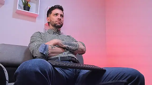 Snapshot of Supreme_Alpha chatting on 11-07-25, 02:33 Supreme Alpha online show from 11-07-25, 02:33