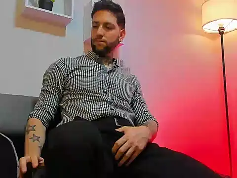 Snapshot of Supreme_Alpha chatting on 11-12-25, 02:56 Supreme Alpha online show from 11-12-25, 02:56