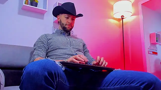 Snapshot of Supreme_Alpha chatting on 11-18-25, 03:34 Supreme Alpha online show from 11-18-25, 03:34