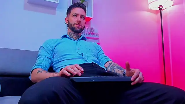 Snapshot of Supreme_Alpha chatting on 11-19-25, 03:06 Supreme Alpha online show from 11-19-25, 03:06