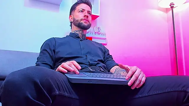 Snapshot of Supreme_Alpha chatting on 11-21-25, 03:16 Supreme Alpha online show from 11-21-25, 03:16