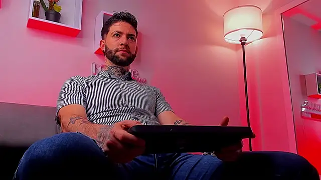 Snapshot of Supreme_Alpha chatting on 11-23-25, 12:32 Supreme Alpha online show from 11-23-25, 12:32