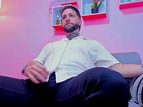 Snapshot of Supreme_Alpha chatting on 11-28-25, 07:38 Supreme Alpha online show from 11-28-25, 07:38