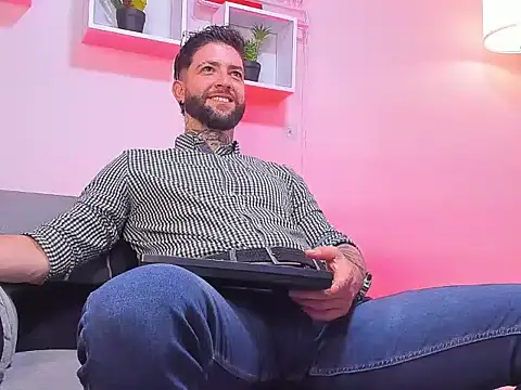 Snapshot of Supreme_Alpha chatting on 12-01-25, 08:36 Supreme Alpha online show from 12-01-25, 08:36