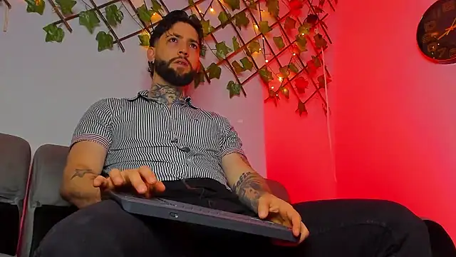 Snapshot of Supreme_Alpha chatting on 01-09-26, 03:42 Supreme Alpha online show from 01-09-26, 03:42