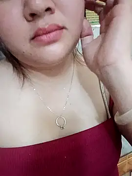 Snapshot of Bee-bgolden chatting on 11-10-25, 03:27 Bee-bgolden online show from 11-10-25, 03:27