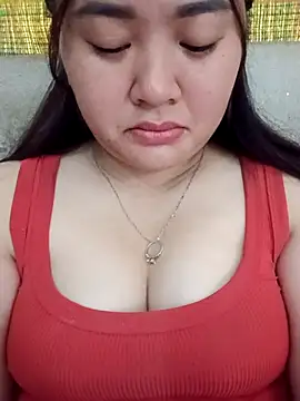 Snapshot of Bee-bgolden chatting on 11-11-25, 02:00 Bee-bgolden online show from 11-11-25, 02:00