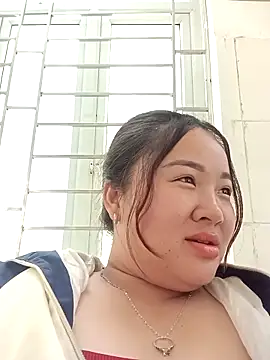 Snapshot of Bee-bgolden chatting on 11-14-25, 12:31 Bee-bgolden online show from 11-14-25, 12:31