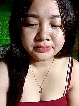 Snapshot of Bee-bgolden chatting on 11-16-25, 01:22 Bee-bgolden online show from 11-16-25, 01:22