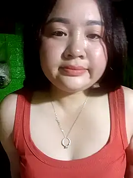 Snapshot of Bee-bgolden chatting on 11-16-25, 01:28 Bee-bgolden online show from 11-16-25, 01:28