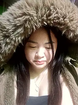 Snapshot of Bee-bgolden chatting on 11-24-25, 03:01 Bee-bgolden online show from 11-24-25, 03:01