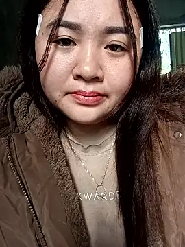 Snapshot of Bee-bgolden chatting on 11-27-25, 02:13 Bee-bgolden online show from 11-27-25, 02:13