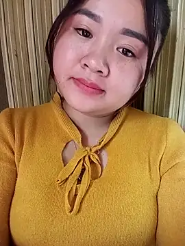 Snapshot of Bee-bgolden chatting on 11-30-25, 03:32 Bee-bgolden online show from 11-30-25, 03:32