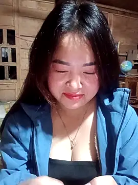 Snapshot of Bee-bgolden chatting on 12-03-25, 03:32 Bee-bgolden online show from 12-03-25, 03:32