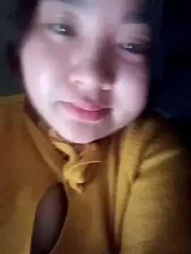 Snapshot of Bee-bgolden chatting on 12-04-25, 05:17 Bee-bgolden online show from 12-04-25, 05:17