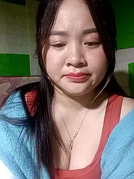 Snapshot of Bee-bgolden chatting on 12-13-25, 08:36 Bee-bgolden online show from 12-13-25, 08:36