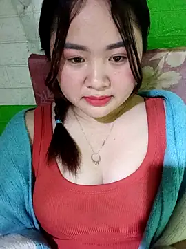 Snapshot of Bee-bgolden chatting on 12-16-25, 01:16 Bee-bgolden online show from 12-16-25, 01:16