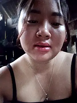 Snapshot of Bee-bgolden chatting on 12-22-25, 10:01 Bee-bgolden online show from 12-22-25, 10:01