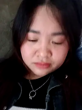 Snapshot of Bee-bgolden chatting on 01-08-26, 07:43 Bee-bgolden online show from 01-08-26, 07:43